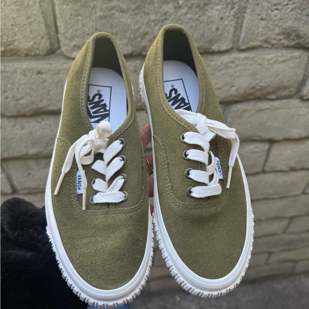 Vans Olive Green Woman size 6.5 Men 5. New !